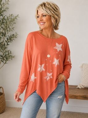 easel Coral Star Print Handkerchief Hem Long-Sleeve Top